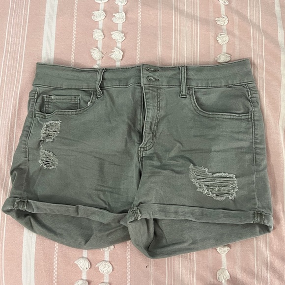 SO Pants - Olive green shorts